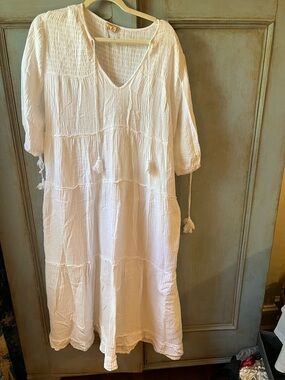 Women's White Maxi Dress - Lightweight V-Neck Tiered Design